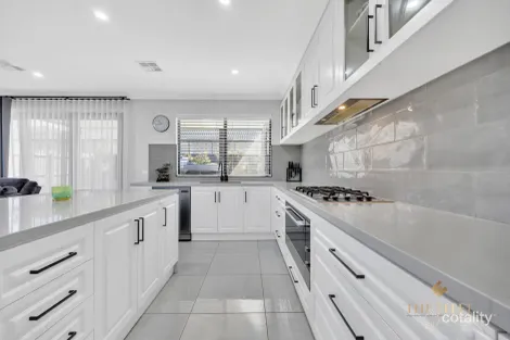 Property photo of 40 Obsidian Avenue Tarneit VIC 3029