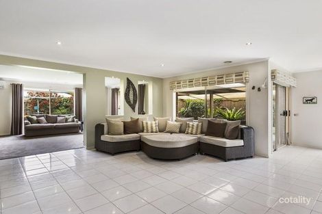 Property photo of 7 Spring Water Crescent Cranbourne VIC 3977