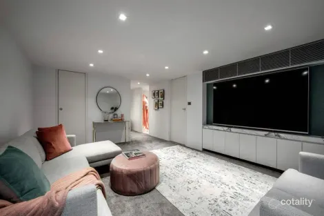 Property photo of 21 Mathoura Road Toorak VIC 3142