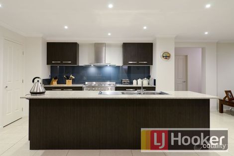 Property photo of 4 Beechtree Way Cranbourne North VIC 3977
