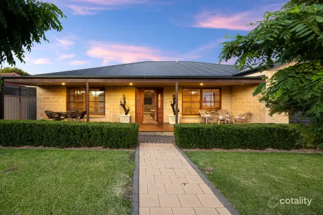 Property photo of 18 Stirling Boulevard Tatton NSW 2650