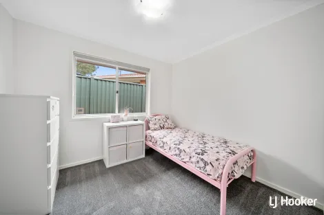 Property photo of 37 Thornhill Crescent Dunlop ACT 2615