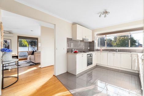 15 Manifold Rd, Woodend, VIC 3442