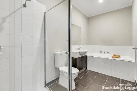 Property photo of 2/10 Leveque Loop Craigieburn VIC 3064