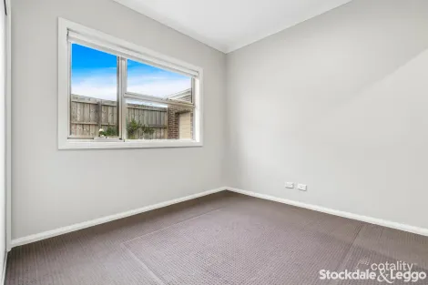 Property photo of 2/10 Leveque Loop Craigieburn VIC 3064