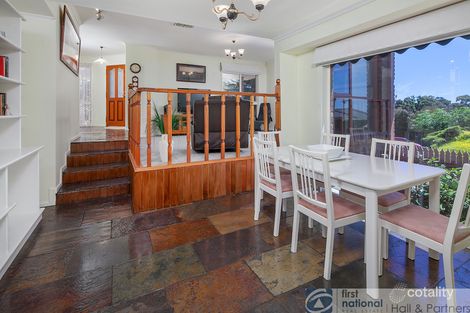 Property photo of 3 McCardle Court Endeavour Hills VIC 3802