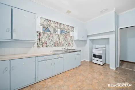 Property photo of 4 Banks Street Yarralumla ACT 2600