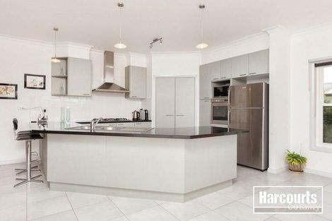 Property photo of 8 Grosvenor Place Narre Warren North VIC 3804