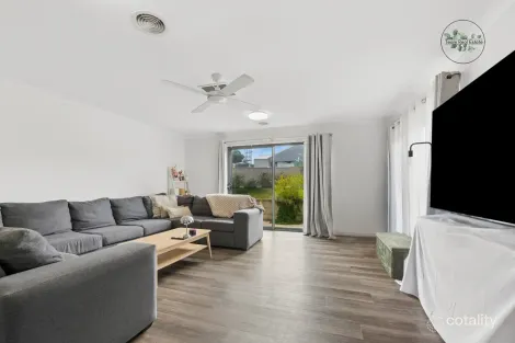 Property photo of 15 Quartz Place Golden Square VIC 3555