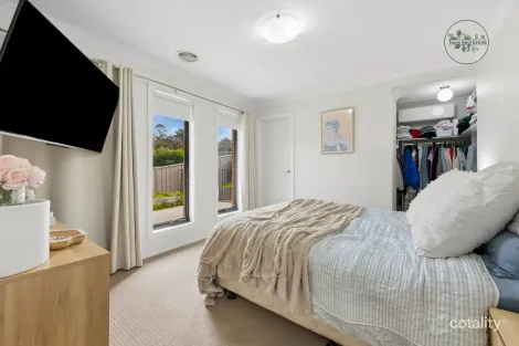 Property photo of 15 Quartz Place Golden Square VIC 3555