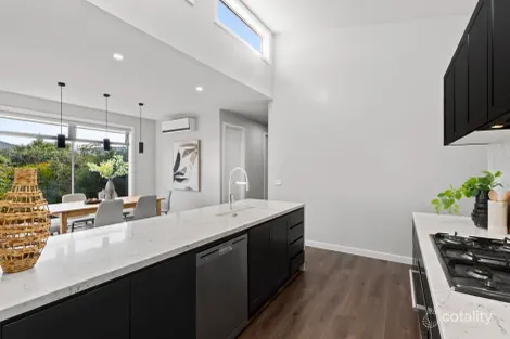 Property photo of 16 Casey Boulevard Fyansford VIC 3218