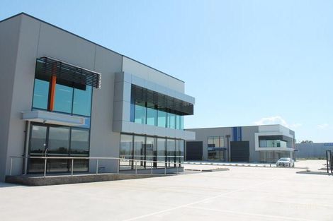 Property photo of 3 Tango Circuit Pakenham VIC 3810