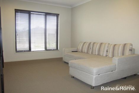 Property photo of 32 Upton Circle Derrimut VIC 3026