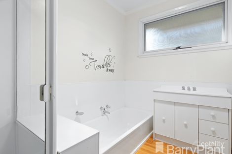 Property photo of 1 Gilbert Street Wendouree VIC 3355