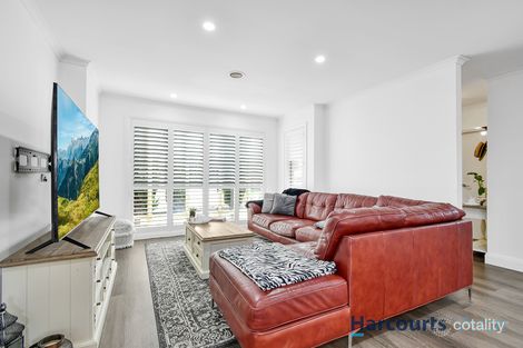 Property photo of 8 Minato Place Taylors Lakes VIC 3038
