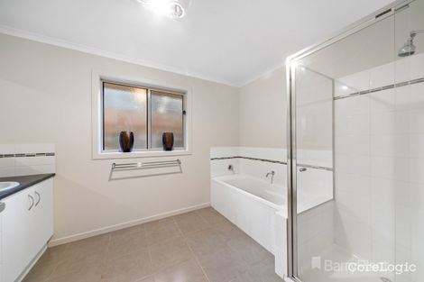 Property photo of 25 Carbine Court Drouin VIC 3818