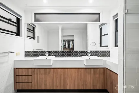 Property photo of 15 Harmony Crescent South Ripley QLD 4306