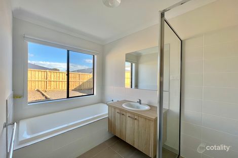 8 Vandelay Ave, Charlemont, VIC 3217