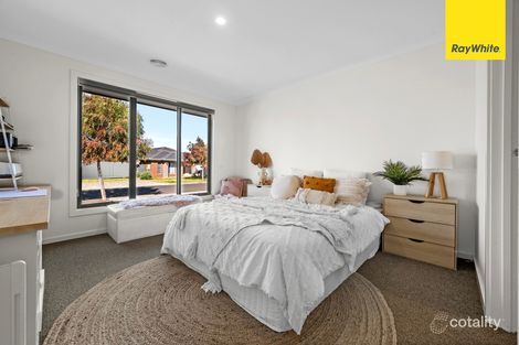 Property photo of 39 Azadi Crescent Strathtulloh VIC 3338