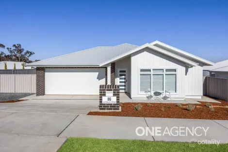 Property photo of 86 Jumbuck Drive Gobbagombalin NSW 2650
