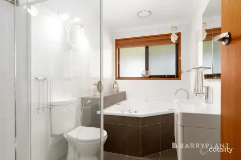 Property photo of 1 Tanunda Grove Belmont VIC 3216