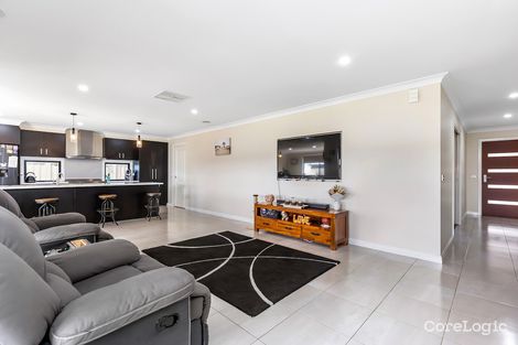 Property photo of 5 Chipp Place Lloyd NSW 2650