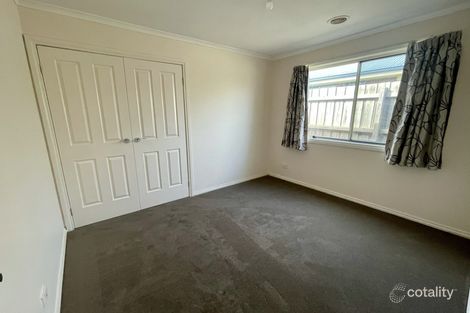 Property photo of 10 Venus Place Cranbourne VIC 3977
