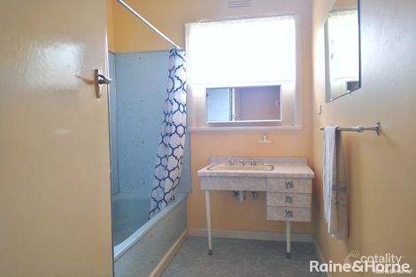Property photo of 42 Thorndon Drive St Albans VIC 3021