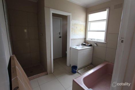 Property photo of 37 Grandview Grove Wendouree VIC 3355