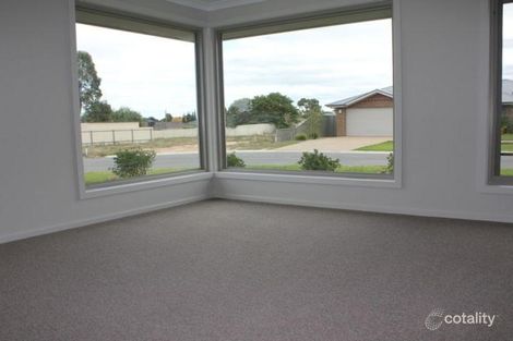 Property photo of 6 Gilson Place Howlong NSW 2643
