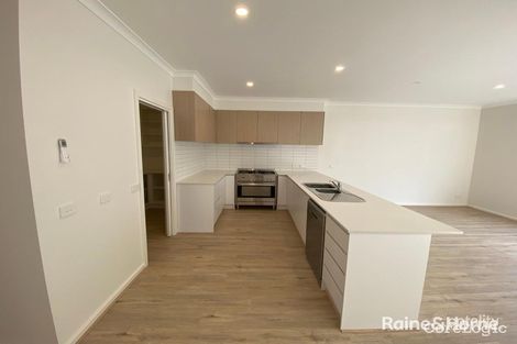 Property photo of 10 Galton Walk Pakenham VIC 3810