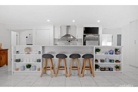 Property photo of 27 Burrora Way Craigieburn VIC 3064