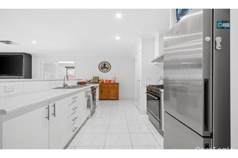 Property photo of 27 Burrora Way Craigieburn VIC 3064