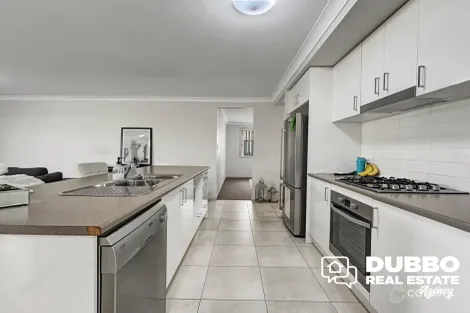 Property photo of 31 Magnolia Boulevard Dubbo NSW 2830