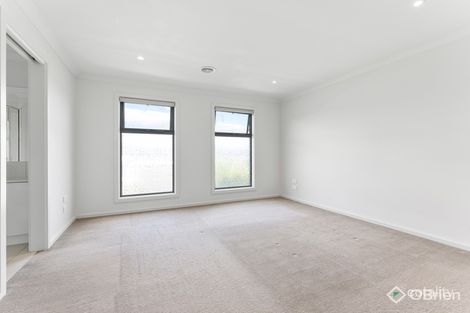 Property photo of 17 Woodright Circuit Cranbourne VIC 3977