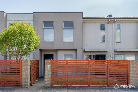 Property photo of 17 Woodright Circuit Cranbourne VIC 3977