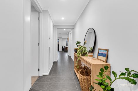 Property photo of 18 Ambassador Circuit Cranbourne South VIC 3977