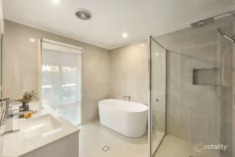 Property photo of 6 Birkenhead Crescent Forest Lake QLD 4078