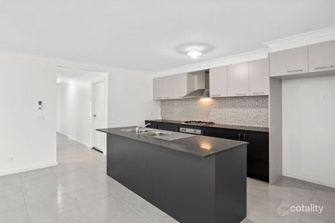 Property photo of 38 Indura Drive Werribee VIC 3030