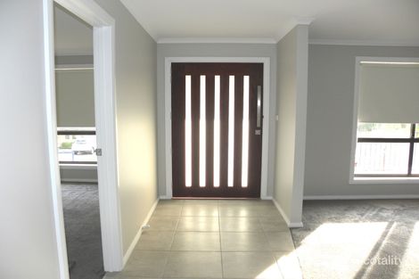 Property photo of 10 Hambrook Place Young NSW 2594