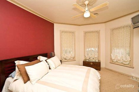 Property photo of 19 Longhurst Crescent Hillside VIC 3037