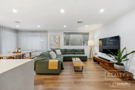 Property photo of 18A Bridgewater Crescent Karrinyup WA 6018