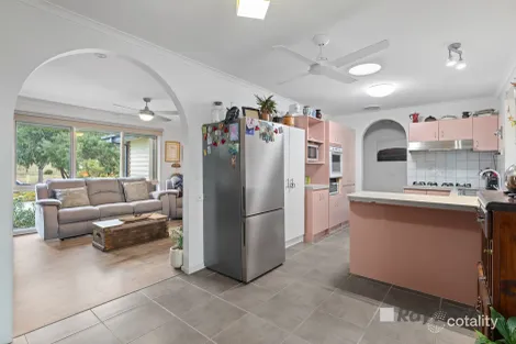 Property photo of 4 Lesley Drive Hampton Park VIC 3976