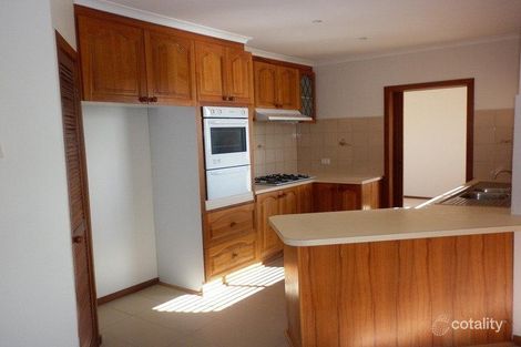 Property photo of 10 Corryong Crescent Taylors Lakes VIC 3038