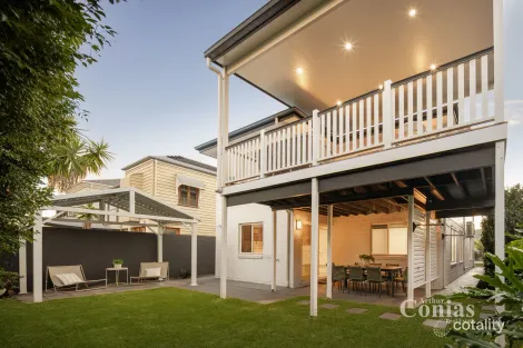 Property photo of 18 Dovedale Crescent Ashgrove QLD 4060