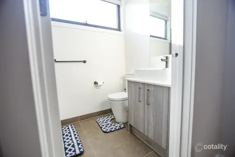 Property photo of 21 Morris West Circuit Lynbrook VIC 3975