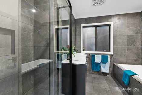 Property photo of 11 Zurich Rise Pakenham VIC 3810