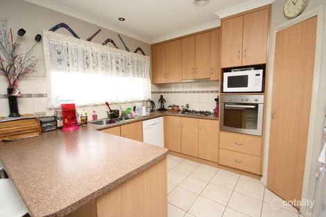 Property photo of 19 Fisher Square Horsham VIC 3400