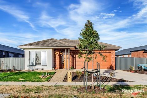 Property photo of 16 Bregman Esplanade Manor Lakes VIC 3024