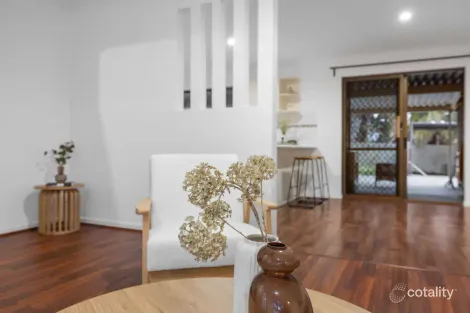 Property photo of 23 Oakleaf Street Eight Mile Plains QLD 4113